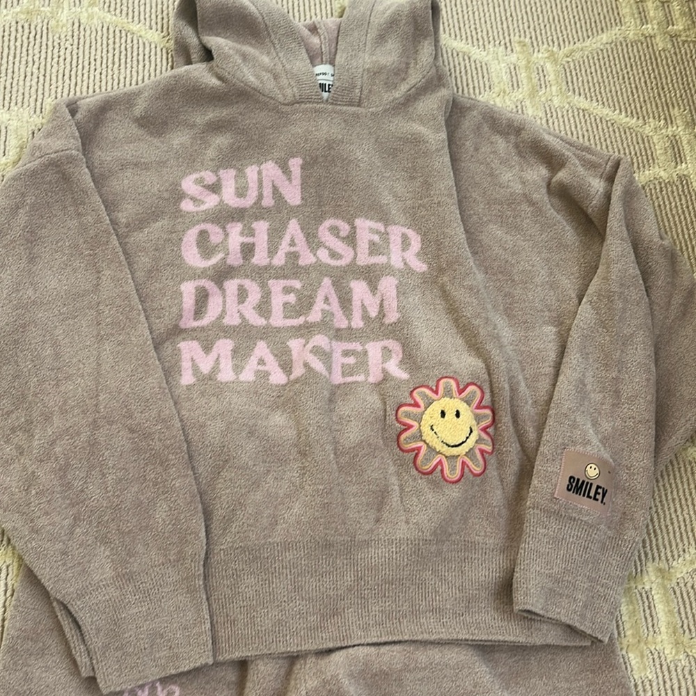 Barefoot  dreams smiley sweat suit small